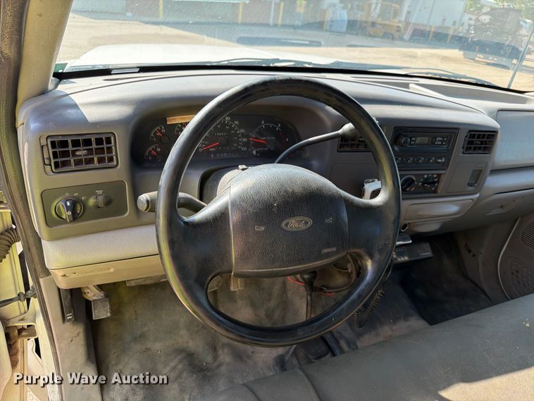 image for item EA0456 2000 Ford F450 Super Duty dump truck