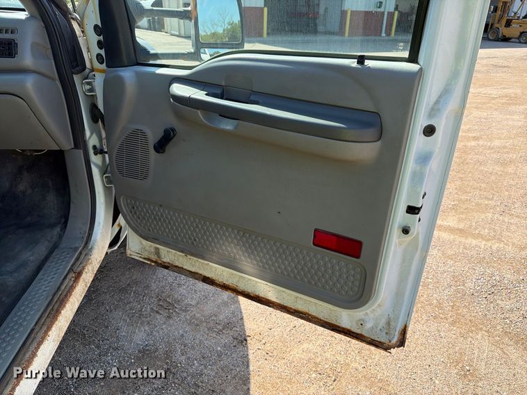image for item EA0456 2000 Ford F450 Super Duty dump truck