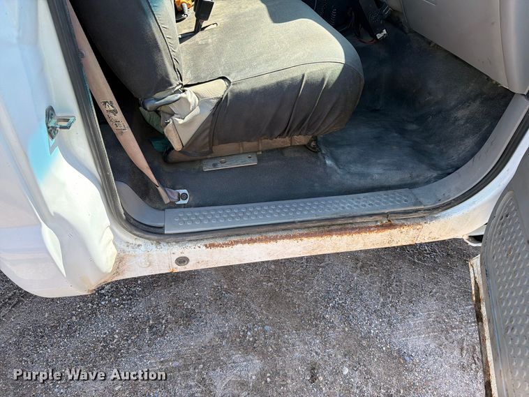 image for item EA0456 2000 Ford F450 Super Duty dump truck