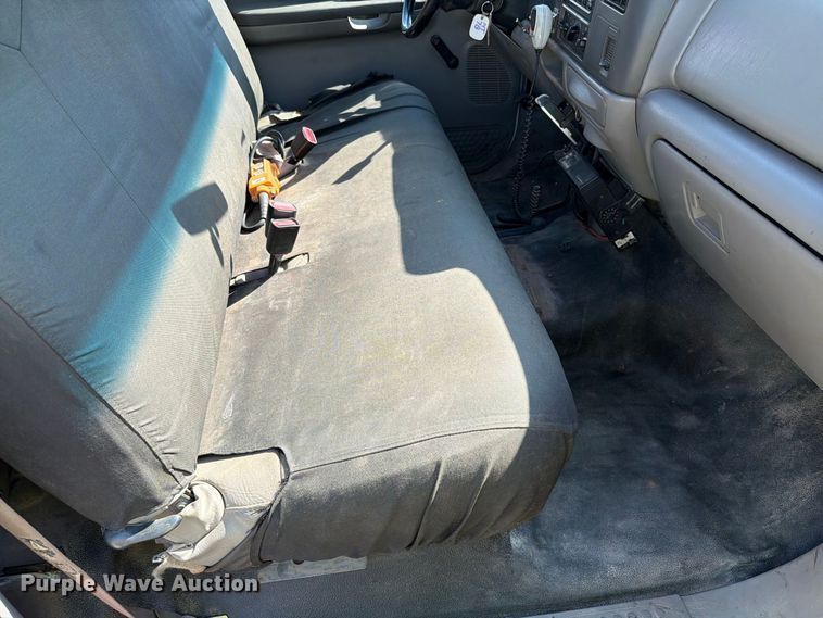 image for item EA0456 2000 Ford F450 Super Duty dump truck
