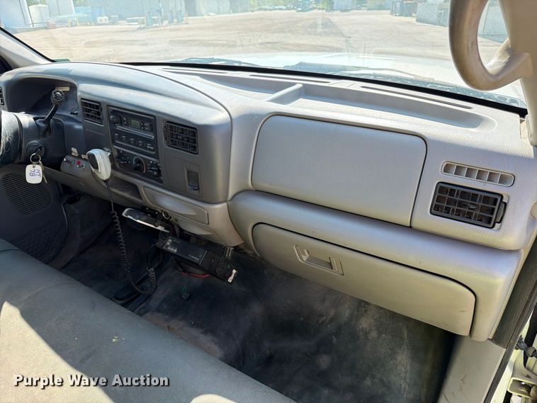 image for item EA0456 2000 Ford F450 Super Duty dump truck