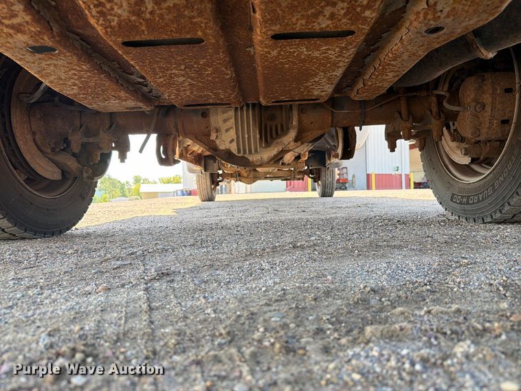 image for item EA0456 2000 Ford F450 Super Duty dump truck