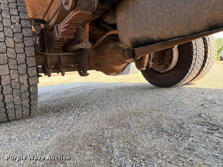 image for item EA0456 2000 Ford F450 Super Duty dump truck