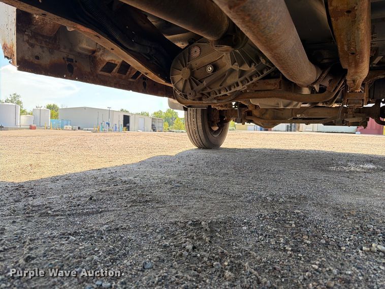 image for item EA0456 2000 Ford F450 Super Duty dump truck