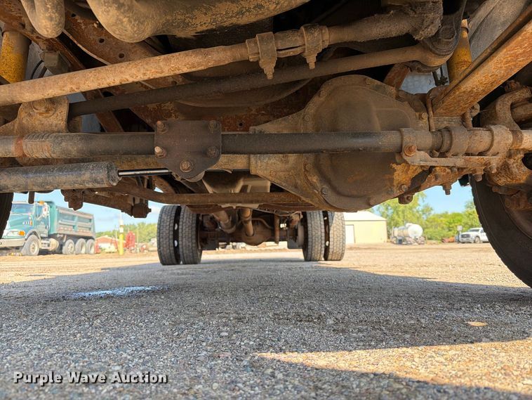 image for item EA0456 2000 Ford F450 Super Duty dump truck