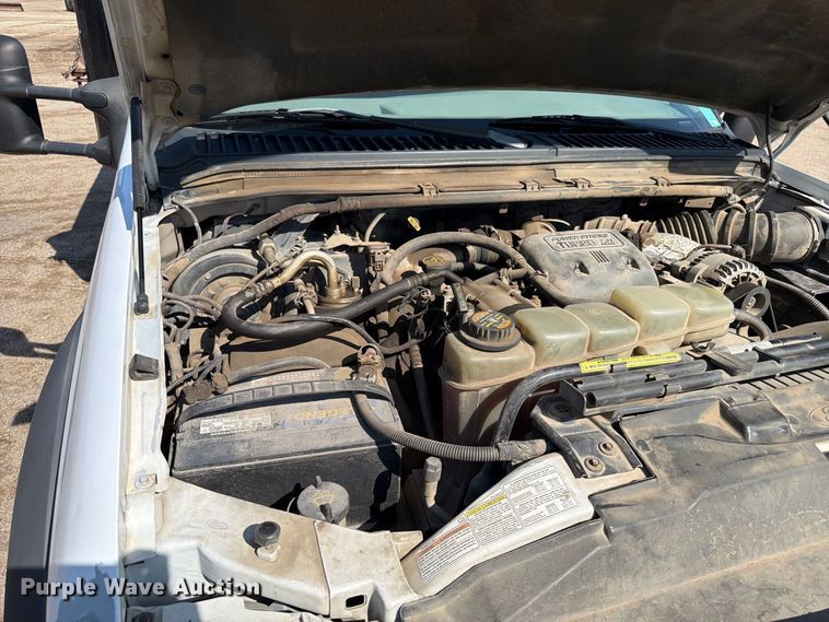 image for item EA0456 2000 Ford F450 Super Duty dump truck