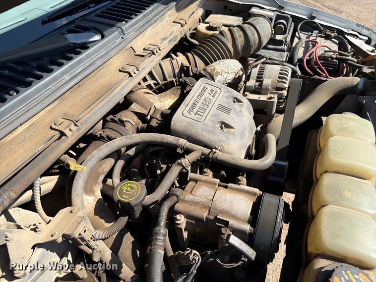 image for item EA0456 2000 Ford F450 Super Duty dump truck