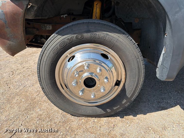 image for item EA0456 2000 Ford F450 Super Duty dump truck