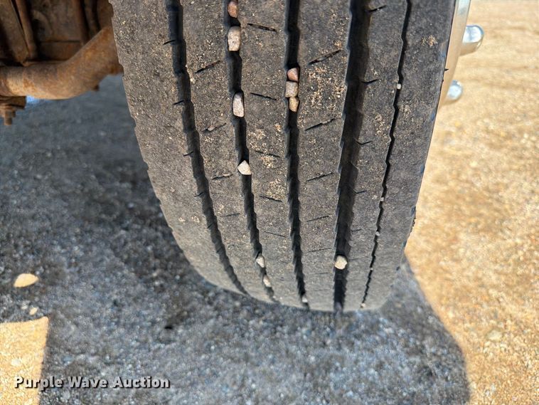 image for item EA0456 2000 Ford F450 Super Duty dump truck