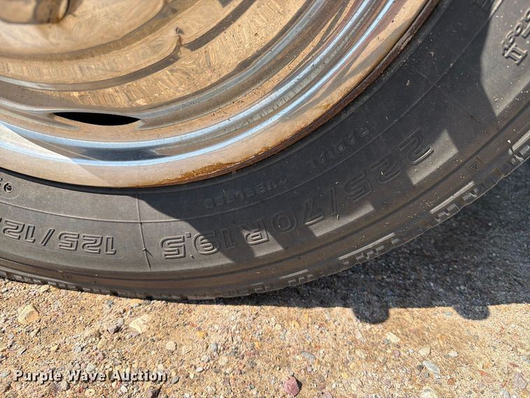 image for item EA0456 2000 Ford F450 Super Duty dump truck