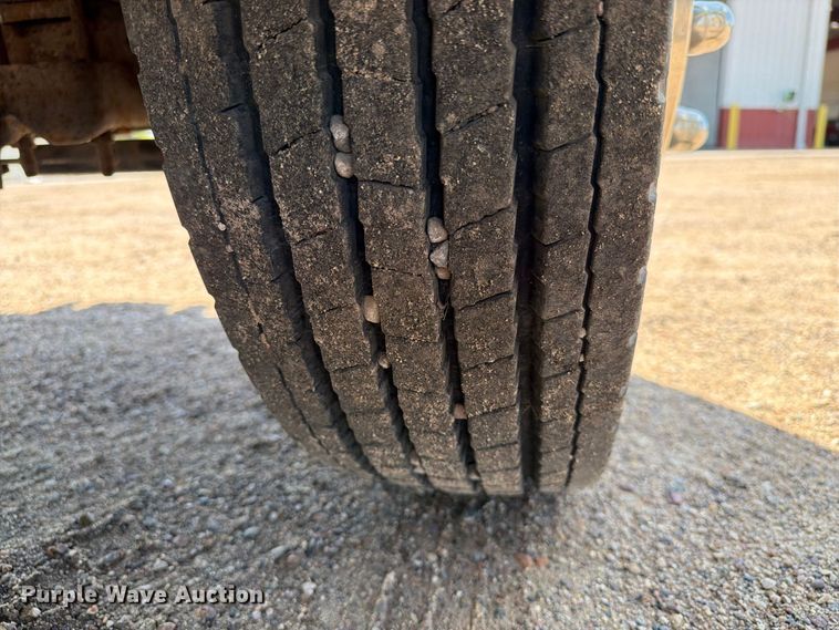 image for item EA0456 2000 Ford F450 Super Duty dump truck
