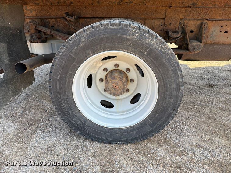 image for item EA0456 2000 Ford F450 Super Duty dump truck