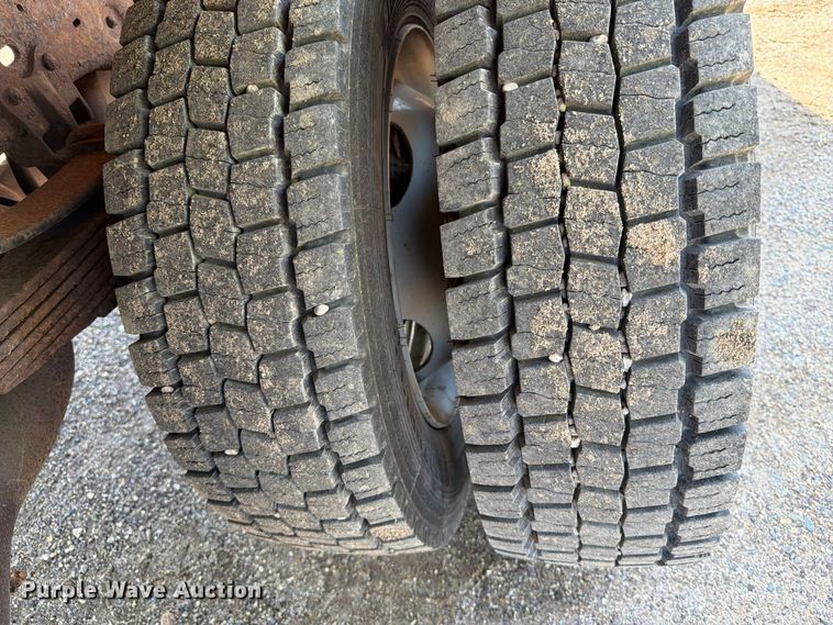 image for item EA0456 2000 Ford F450 Super Duty dump truck