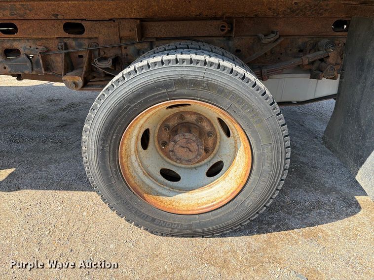 image for item EA0456 2000 Ford F450 Super Duty dump truck
