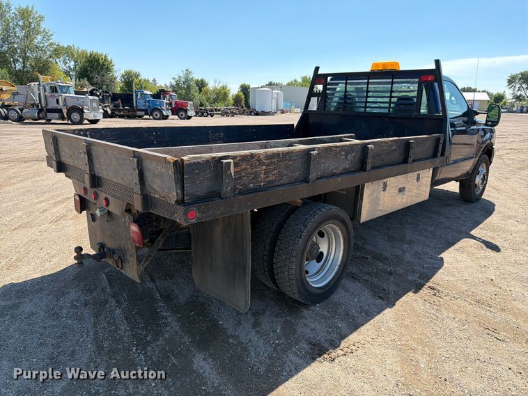 image for item EA0457 2000 Ford F550 Super Duty flatbed truck