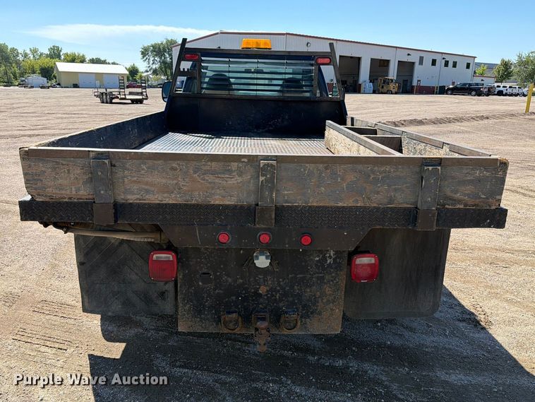 image for item EA0457 2000 Ford F550 Super Duty flatbed truck