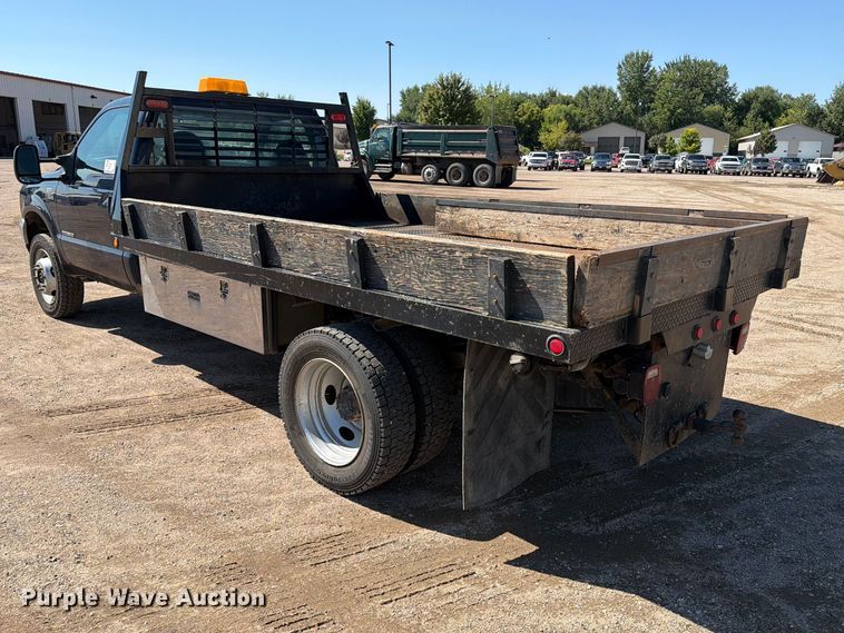 image for item EA0457 2000 Ford F550 Super Duty flatbed truck