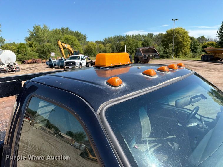 image for item EA0457 2000 Ford F550 Super Duty flatbed truck