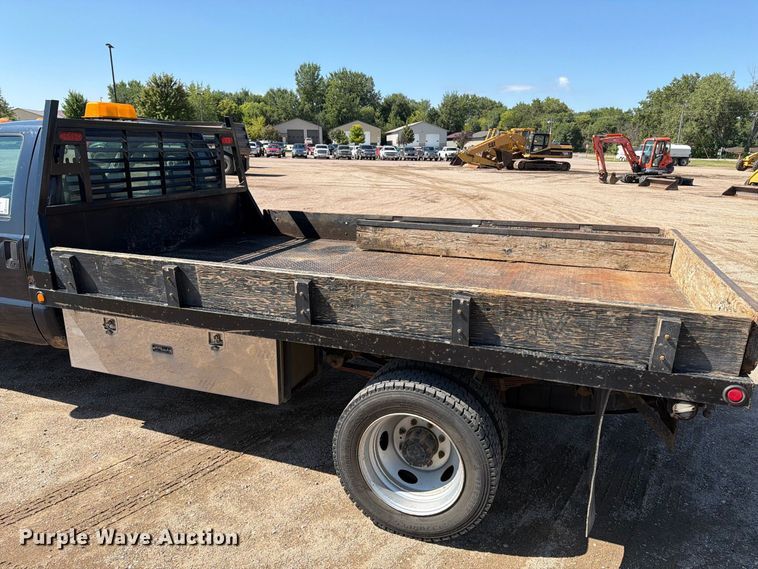 image for item EA0457 2000 Ford F550 Super Duty flatbed truck
