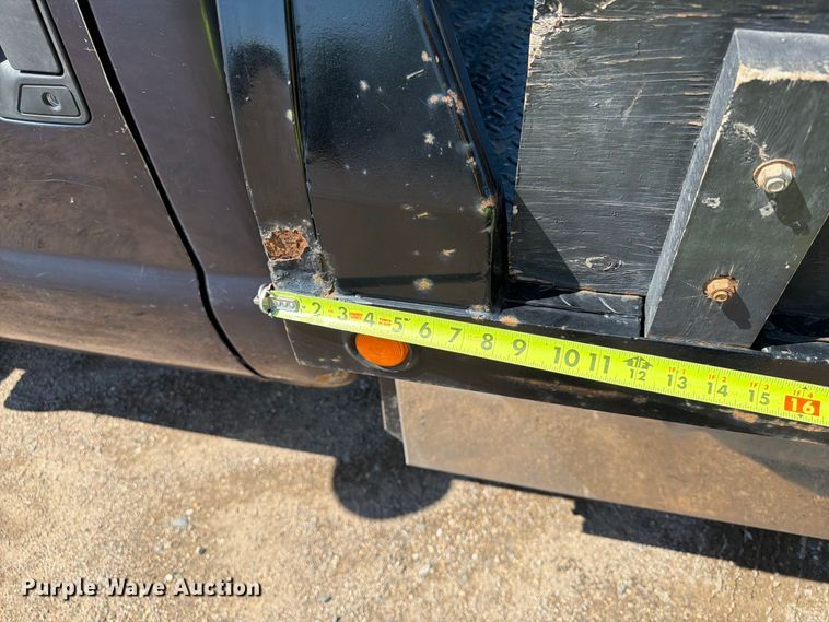 image for item EA0457 2000 Ford F550 Super Duty flatbed truck