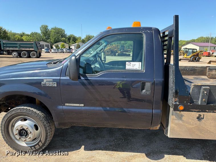 image for item EA0457 2000 Ford F550 Super Duty flatbed truck
