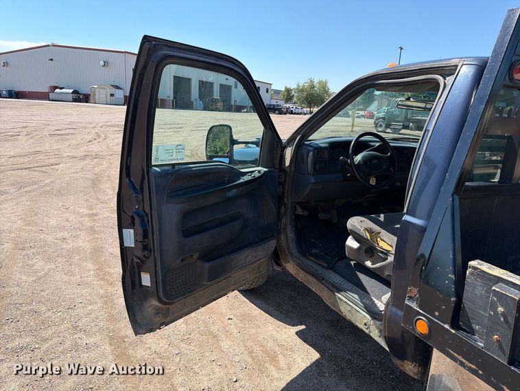 image for item EA0457 2000 Ford F550 Super Duty flatbed truck