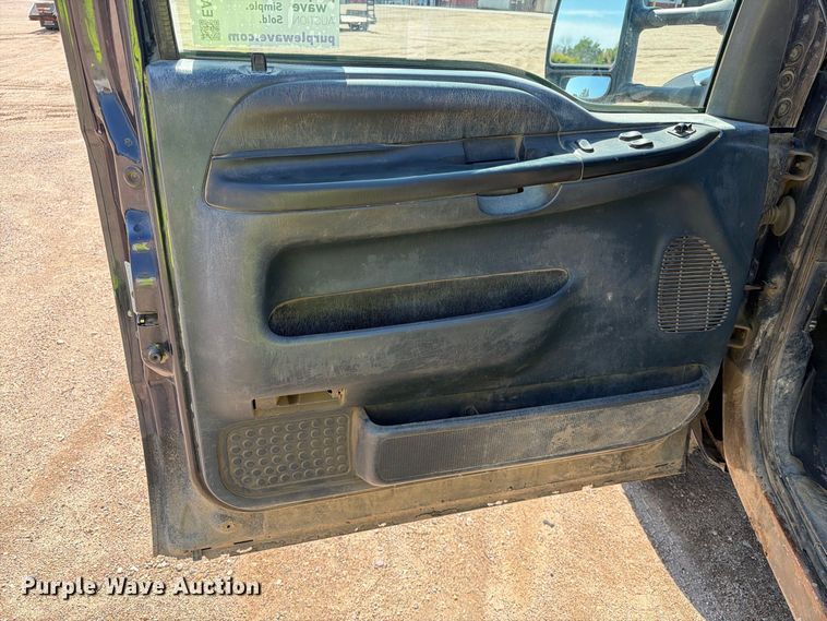 image for item EA0457 2000 Ford F550 Super Duty flatbed truck