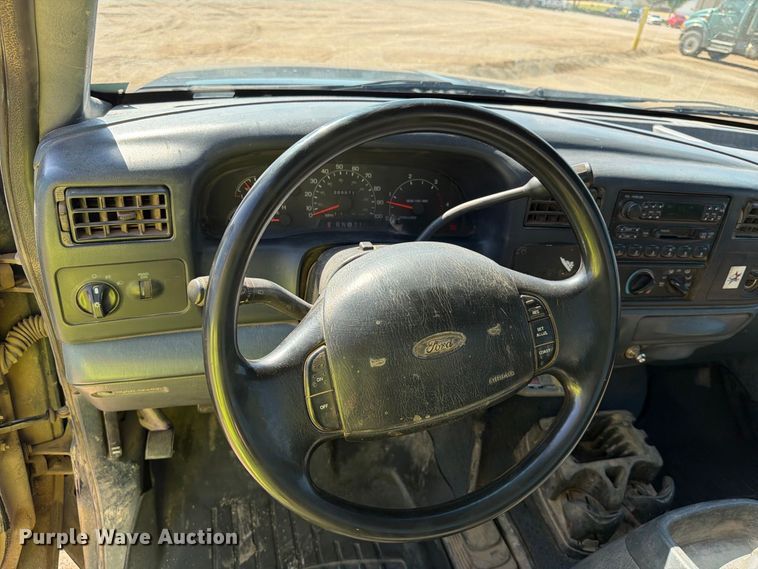 image for item EA0457 2000 Ford F550 Super Duty flatbed truck