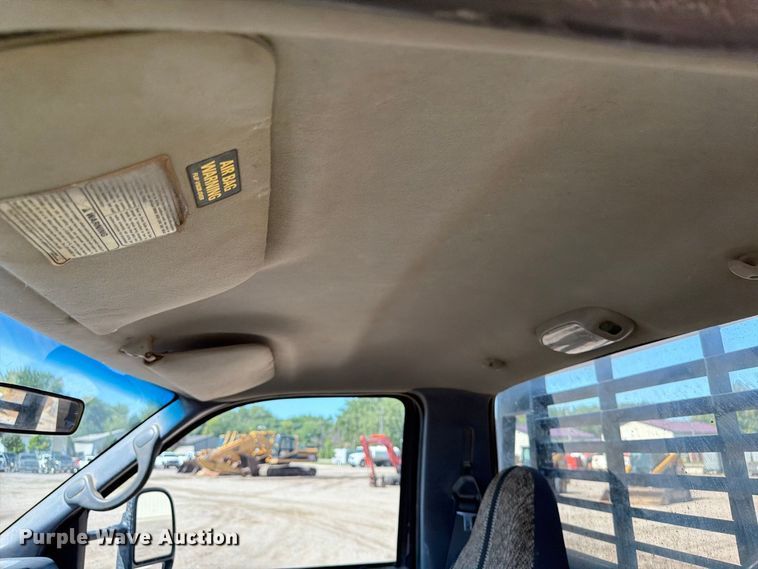 image for item EA0457 2000 Ford F550 Super Duty flatbed truck