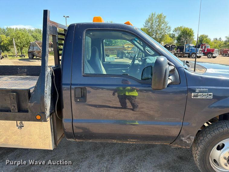 image for item EA0457 2000 Ford F550 Super Duty flatbed truck