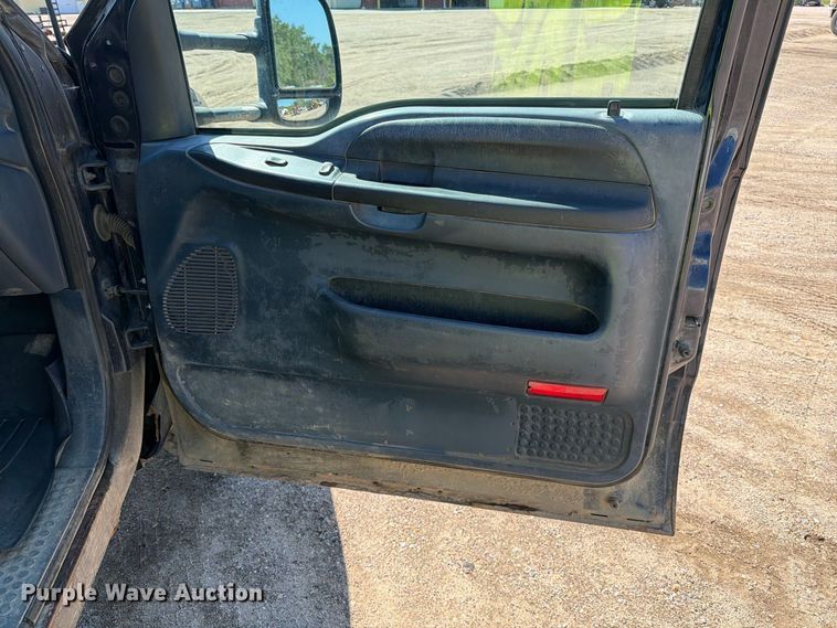 image for item EA0457 2000 Ford F550 Super Duty flatbed truck