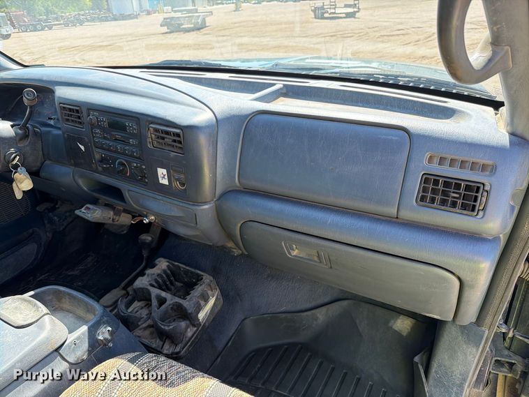 image for item EA0457 2000 Ford F550 Super Duty flatbed truck