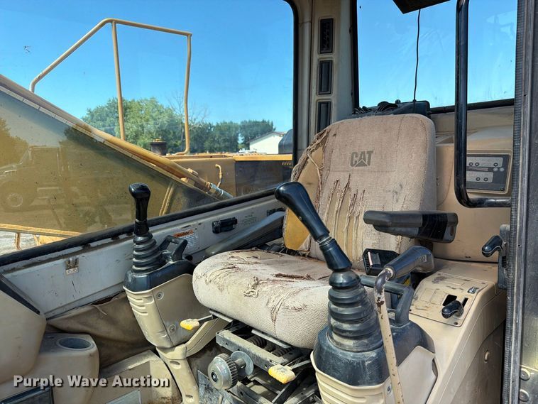 image for item EA0458 1995 Caterpillar 320L excavator