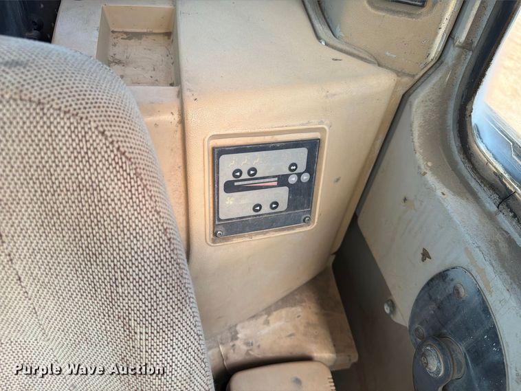 image for item EA0458 1995 Caterpillar 320L excavator