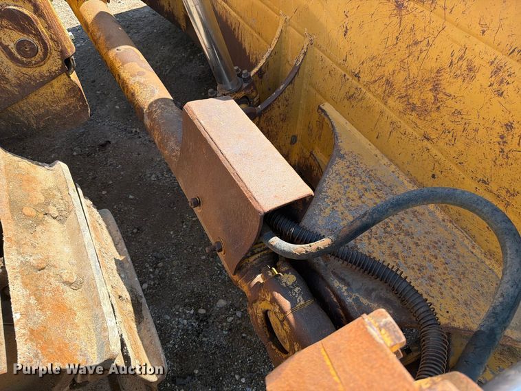image for item EA0459 1992 Caterpillar D8N dozer