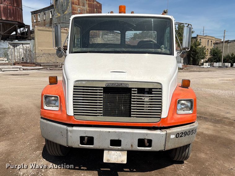 image for item EA0462 1994 Freightliner FL70 flatbed truck