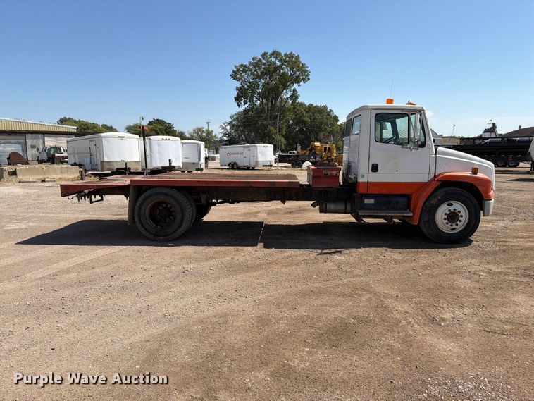 image for item EA0462 1994 Freightliner FL70 flatbed truck