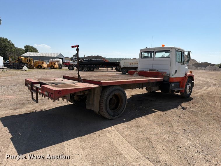 image for item EA0462 1994 Freightliner FL70 flatbed truck