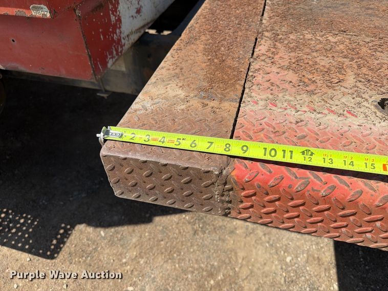image for item EA0462 1994 Freightliner FL70 flatbed truck
