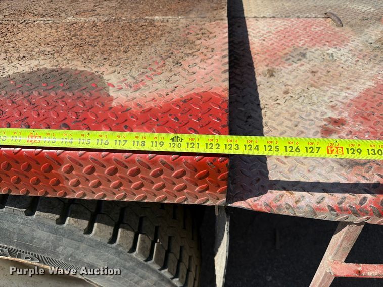 image for item EA0462 1994 Freightliner FL70 flatbed truck