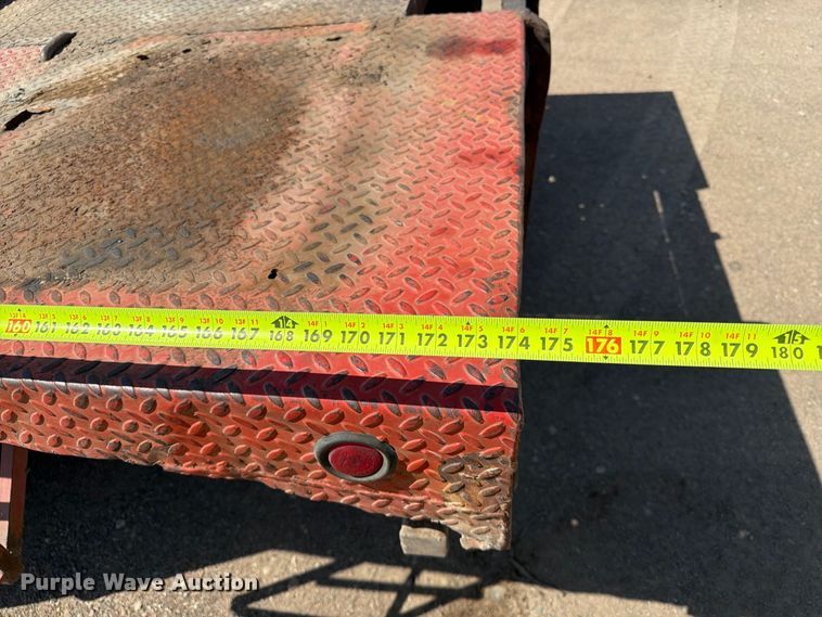 image for item EA0462 1994 Freightliner FL70 flatbed truck