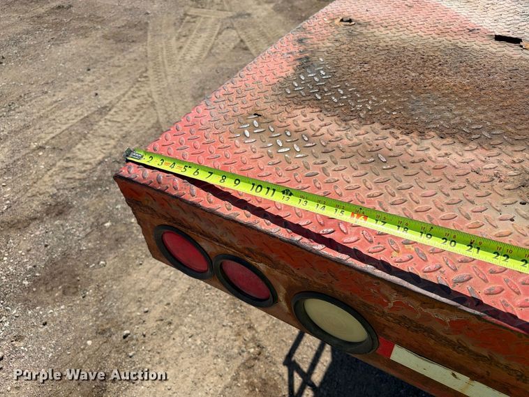 image for item EA0462 1994 Freightliner FL70 flatbed truck