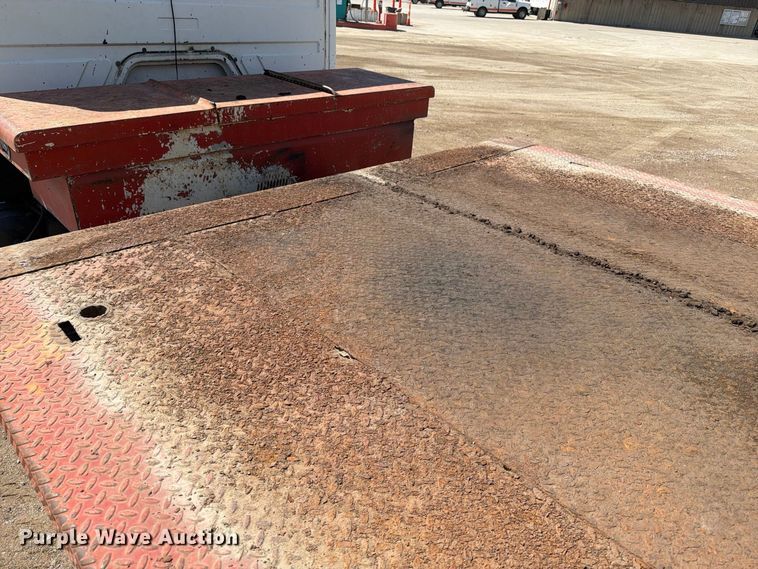 image for item EA0462 1994 Freightliner FL70 flatbed truck