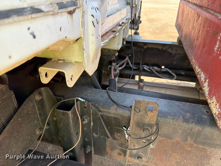 image for item EA0462 1994 Freightliner FL70 flatbed truck