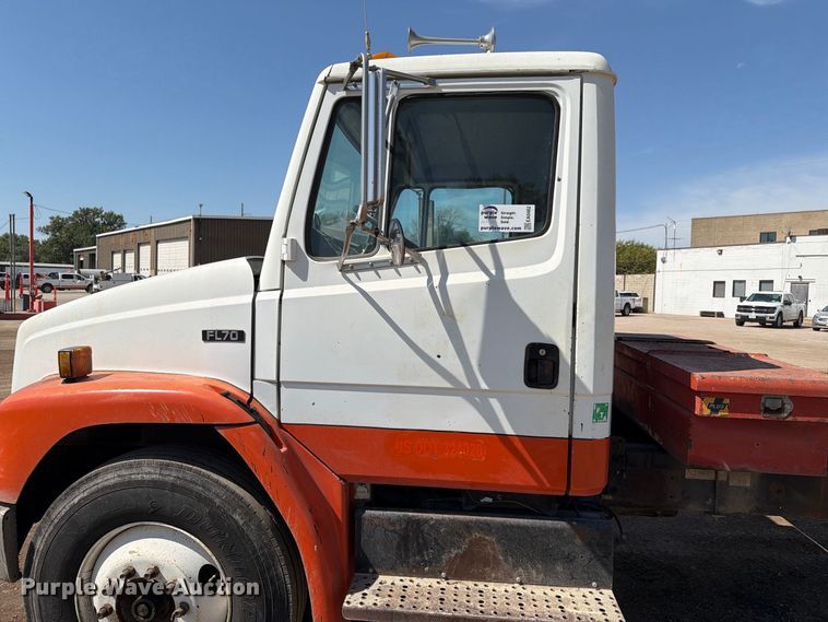 image for item EA0462 1994 Freightliner FL70 flatbed truck