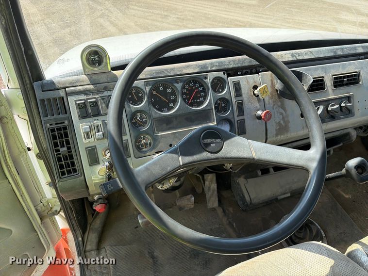 image for item EA0462 1994 Freightliner FL70 flatbed truck