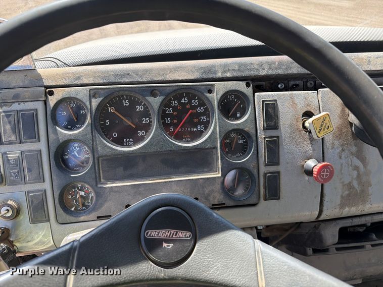 image for item EA0462 1994 Freightliner FL70 flatbed truck