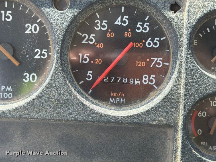 image for item EA0462 1994 Freightliner FL70 flatbed truck
