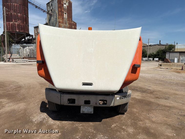 image for item EA0462 1994 Freightliner FL70 flatbed truck