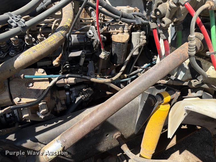 image for item EA0462 1994 Freightliner FL70 flatbed truck